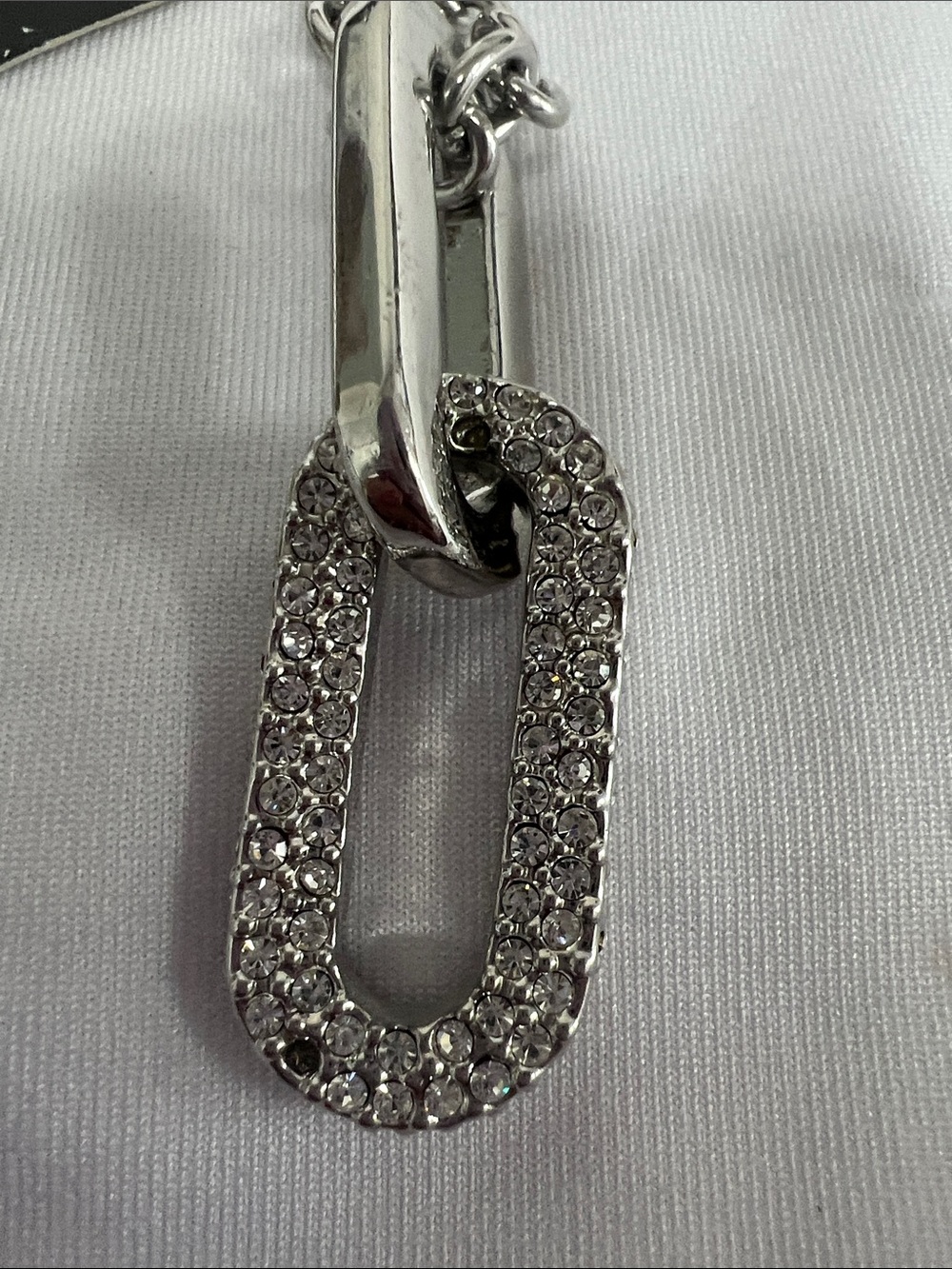 Cara New York. Pavé Oval Link Necklace - Silver - Picture 5 of 5